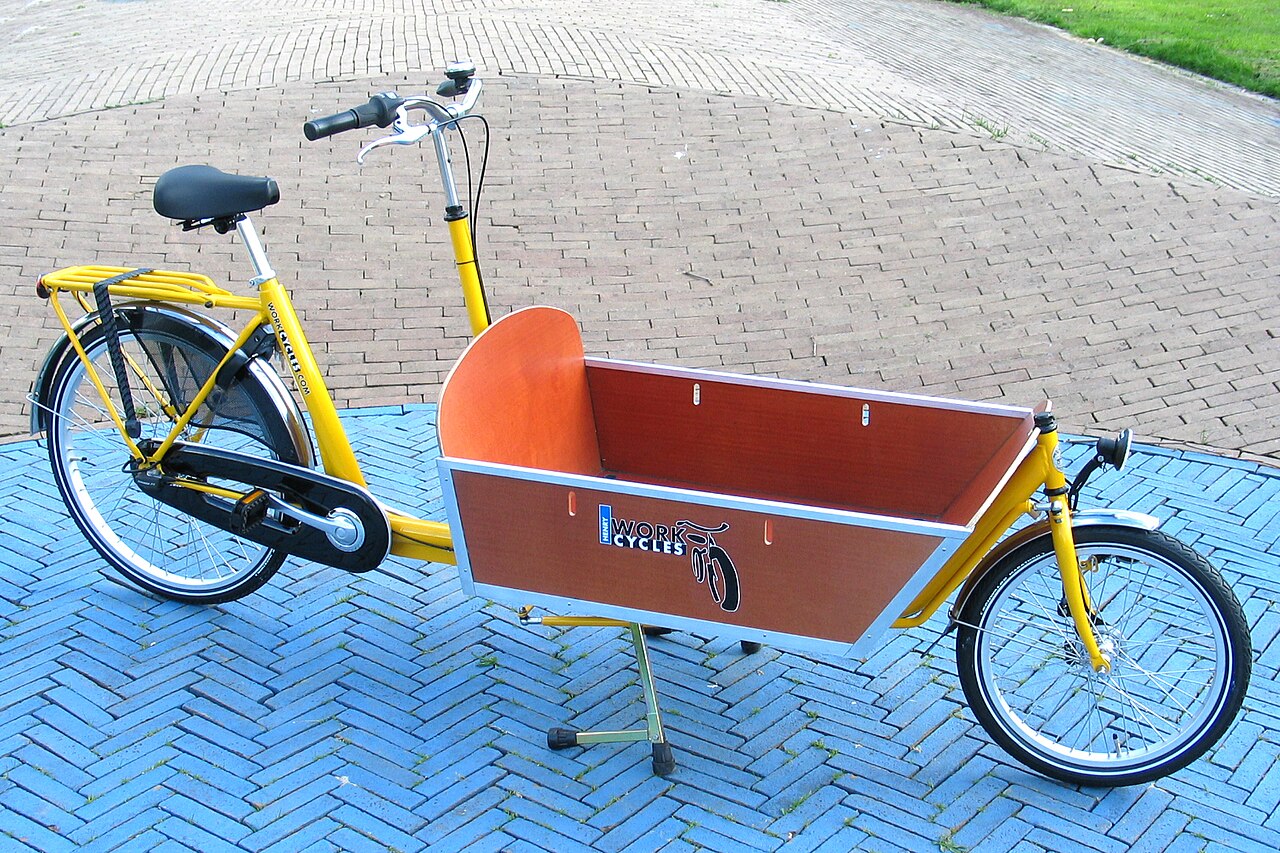 Urban cargo bike delivery
